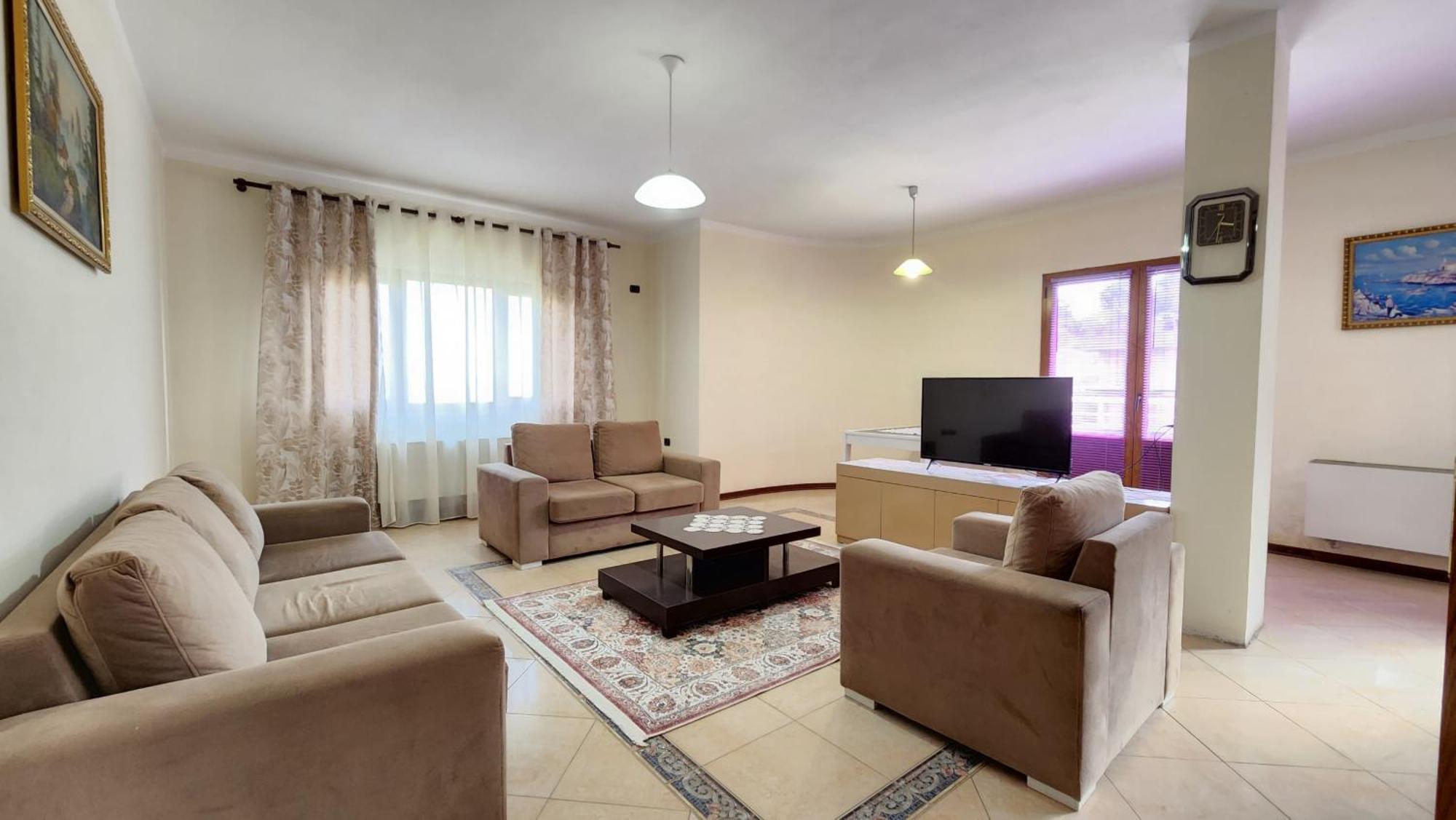 Kristi's * Tirana